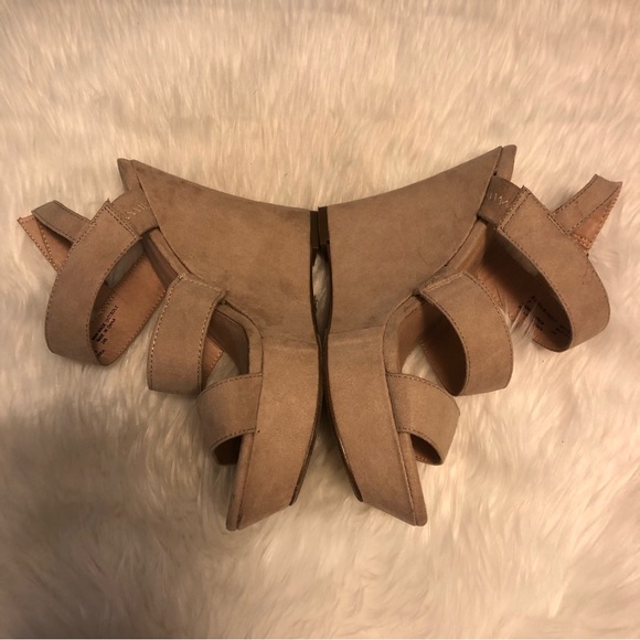 Madden Girl Blenda Wedge Sandals 7 - Picture 6 of 13